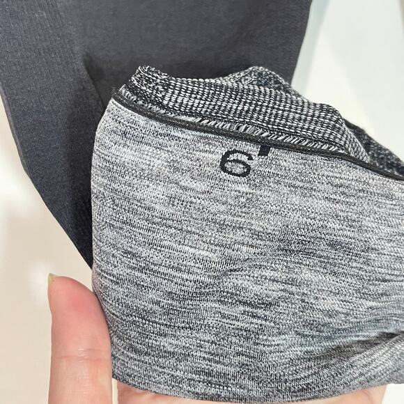 Lululemon Seamlessly Street Black Gray Heather Ombre Cropped Leggings Womens 6 - Picture 4 of 9